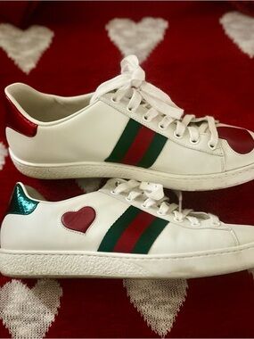 Gucci White Leather Sneakers with Red & Green Stripe and Red Heart Detail